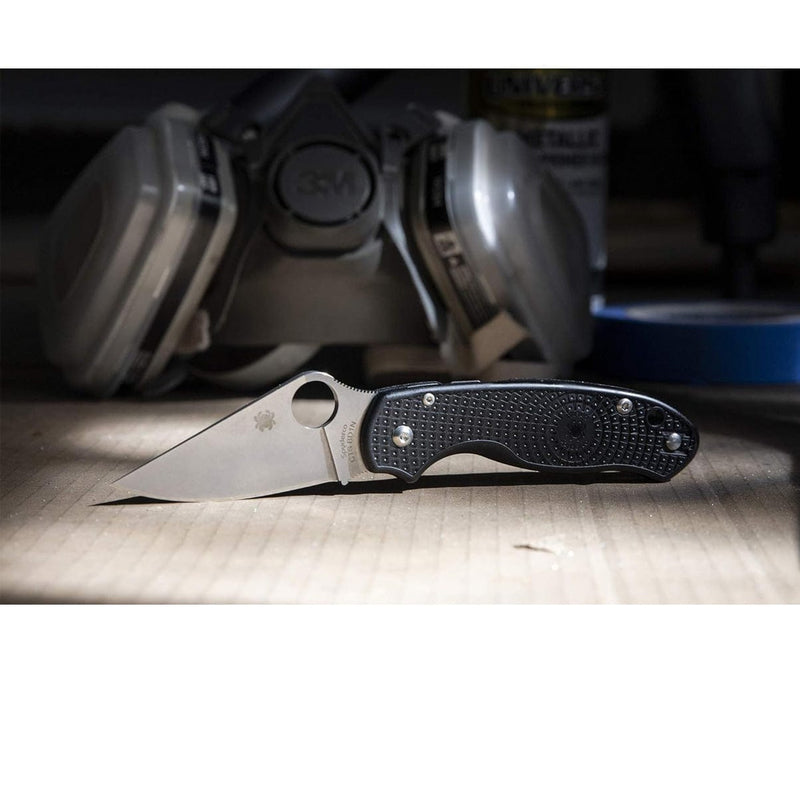 Load image into Gallery viewer, Spyderco Para 3 Black Lightweight Plain Edge
