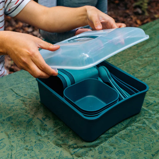 Coghlan's Tableware Set