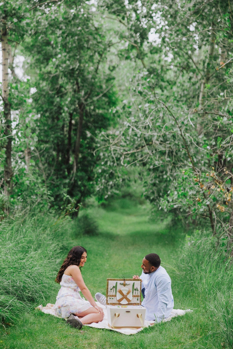 Load image into Gallery viewer, Lemongrove Picnic Basket for 2 - Bees &amp; Lemons by Picnic Time Family of Brands
