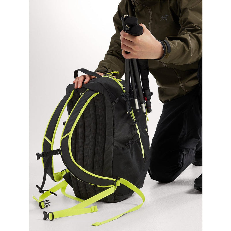 Load image into Gallery viewer, Arc&#39;teryx Mantis 26 Backpack
